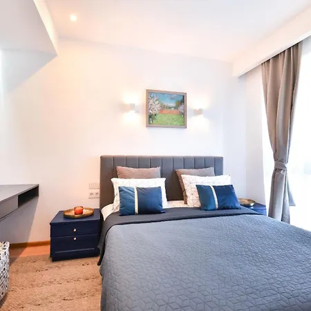 Апартамент Lyana's One Bedroom