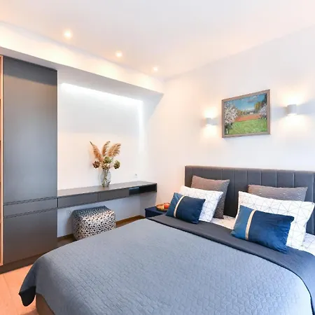 Lyana's One Bedroom Appartement *